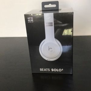 Beats solo 3 wireless headset